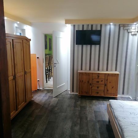 Tinas Ferienwohnung Hohendodeleben Habitación foto