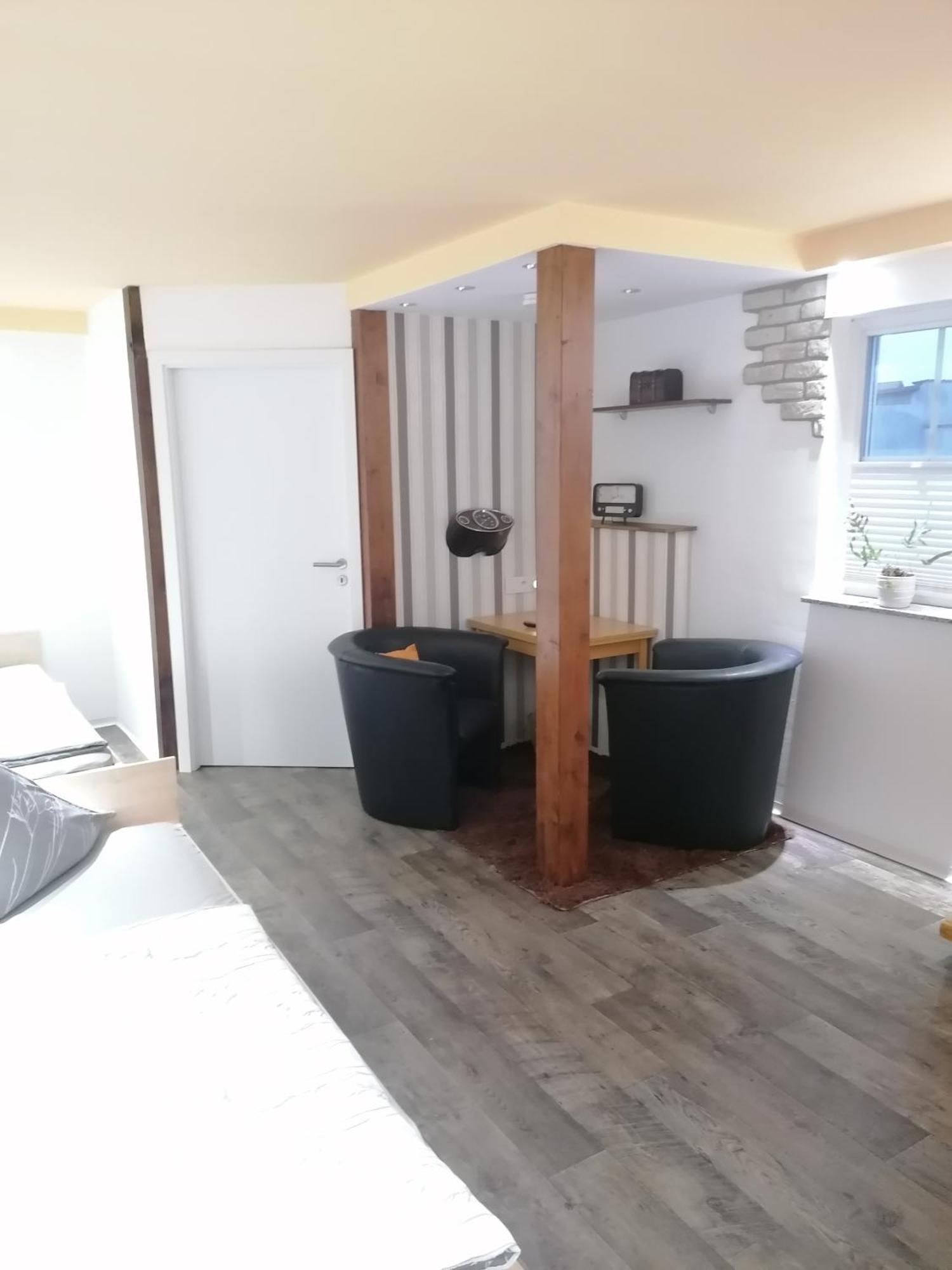 Tinas Ferienwohnung Hohendodeleben Habitación foto